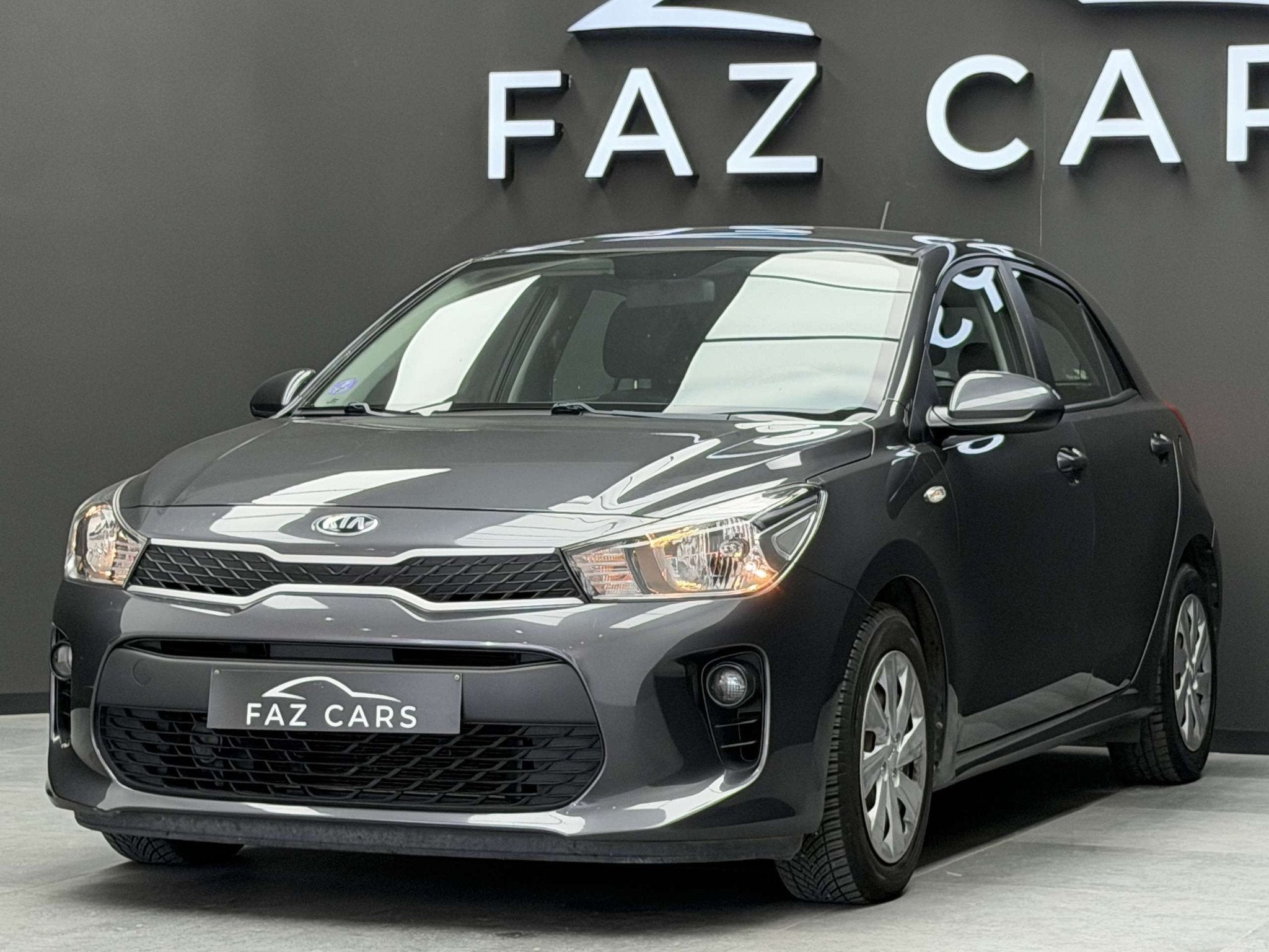 Kia Rio 1.2i Lounge * 1ER PROP + CLIM + GARANTIE *, Autos, Argent ou Gris, Euro 6, Entreprise, Noir