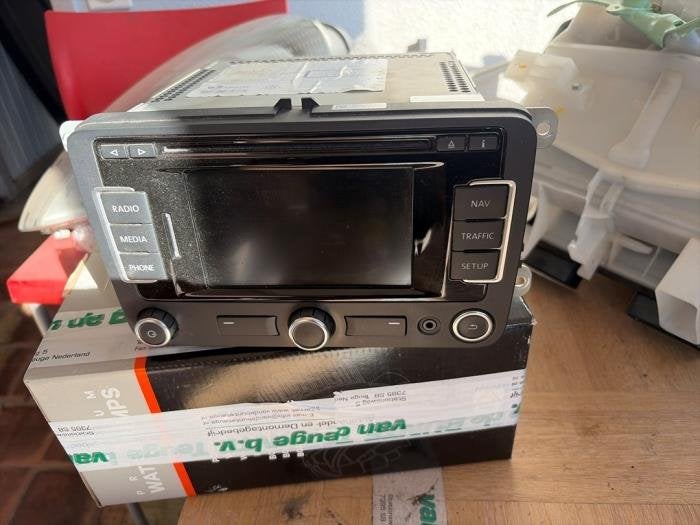 Radio/Lecteur CD d'un Volkswagen Passat, Volkswagen, -, 3 mois de garantie, Utilisé