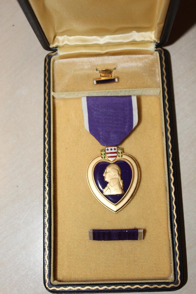 PURPLE HEART in box, Verzamelen, Ophalen of Verzenden, Landmacht, Lintje, Medaille of Wings