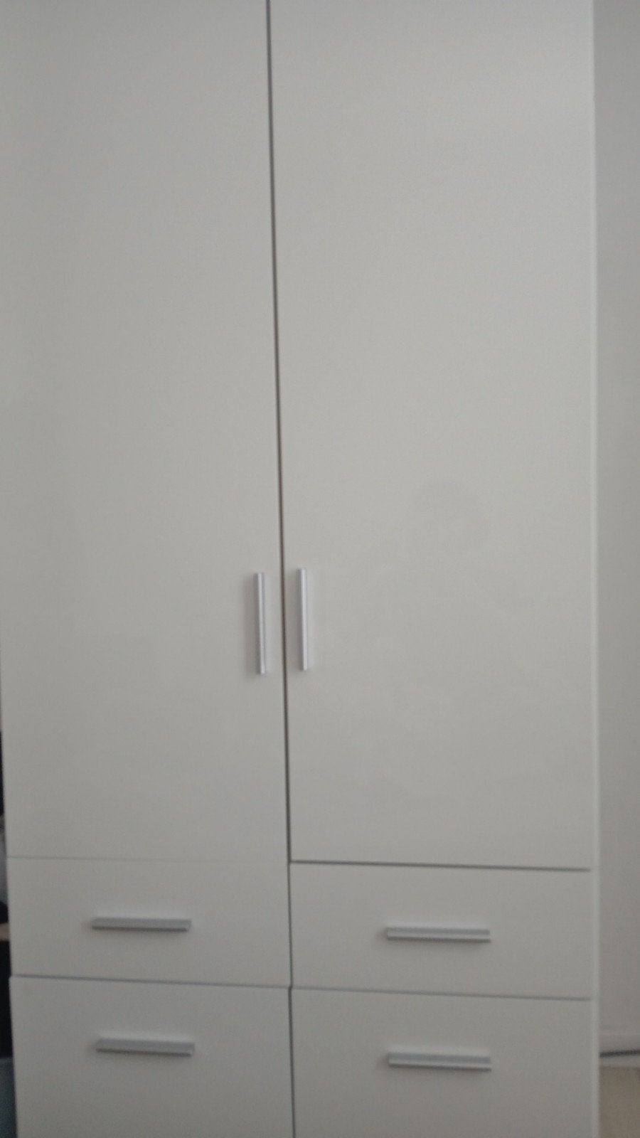 Witte kledingkast met lades, legplanken en hanggedeelte, 50 tot 100 cm, Zo goed als nieuw, Modern, 150 tot 200 cm