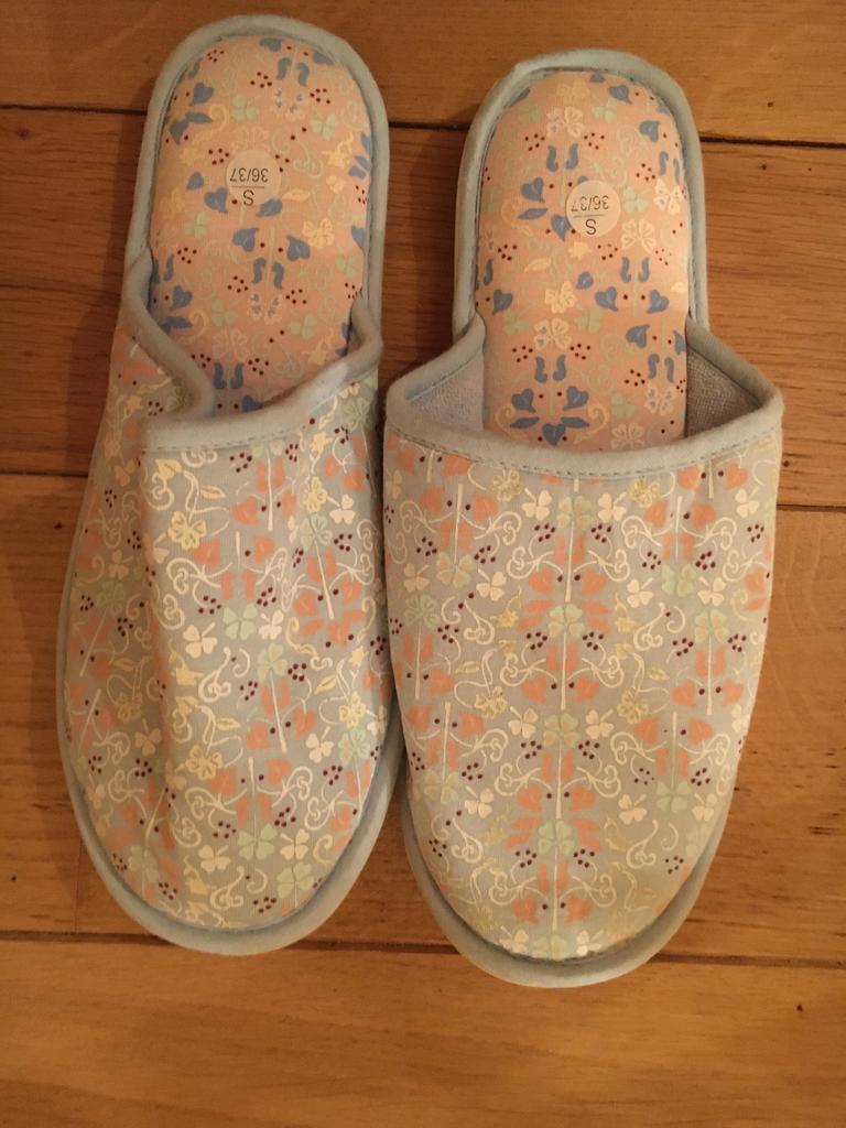 Zeet mooie zachte pantoffeltjes blauw/roze maat 37 NIEUW, Ophalen, Blauw, Nieuw, Pantoffels of Sloffen