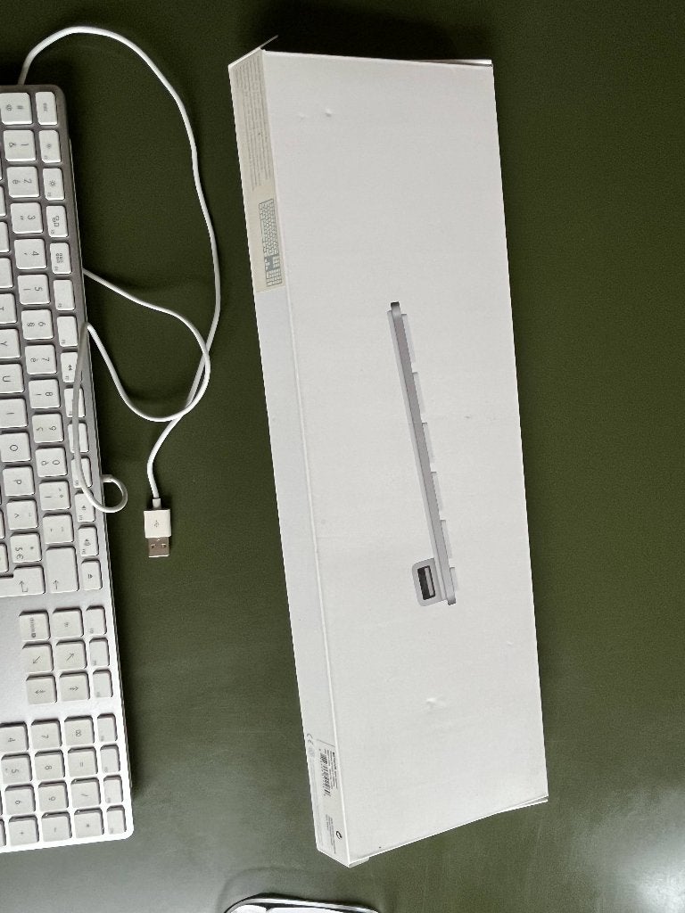 Apple Keyboard +Muis, Computers en Software, Ophalen, Azerty, Zo goed als nieuw, Apple