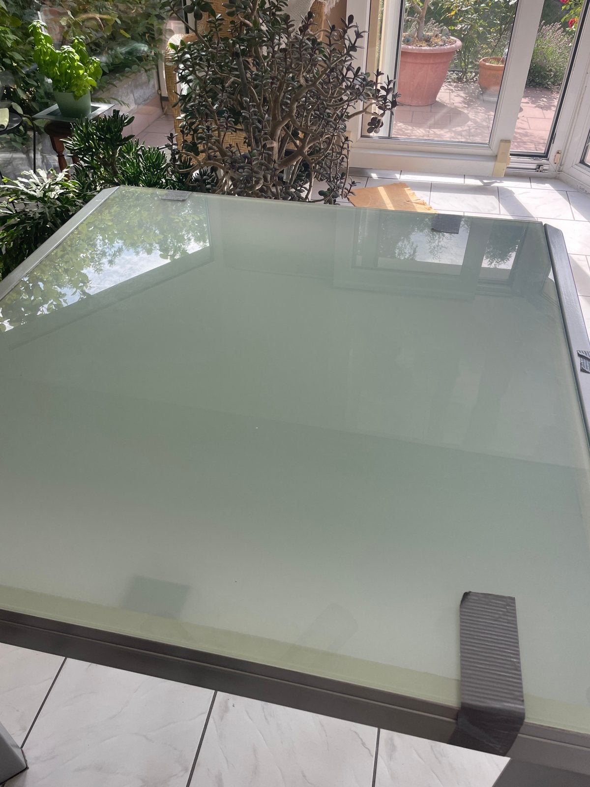 Table en verre et aluminium carrée peut être allongée., Maison & Meubles, 100 à 150 cm, Carré, Verre, Enlèvement