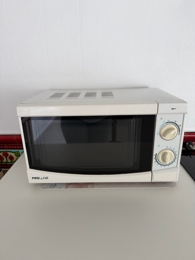 Microgolfoven Proline SM117 – wit, met draaiknoppen, Elektronische apparatuur, Ophalen, Gebruikt, Microgolfoven, Draaiplateau