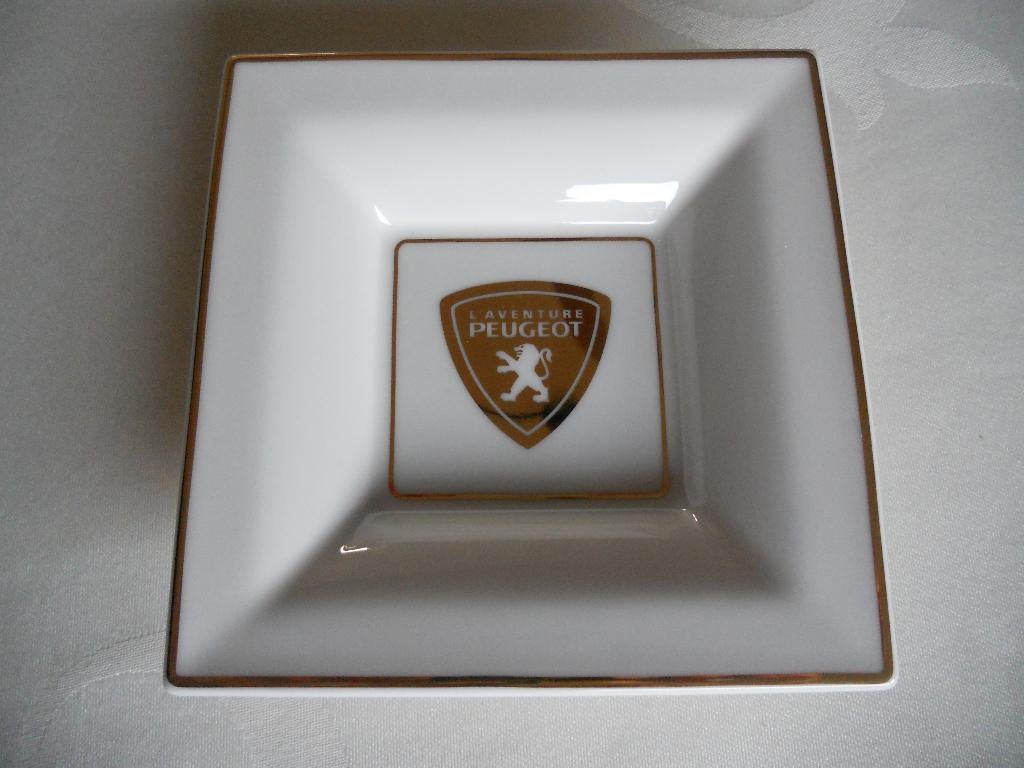 laatste stuk ! Nieuwe schaal "L'aventure Peugeot", nu 15 e, Verzenden, Zo goed als nieuw, Gebruiksvoorwerp