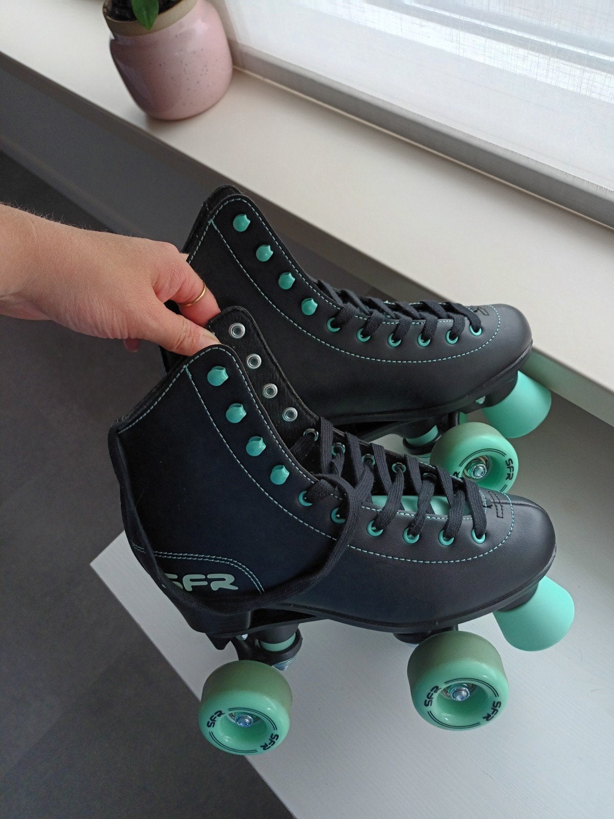 SFR rolschaatsen - Maat 37, Sports & Fitness, Patins à roulettes alignées, Comme neuf, Rollers 4 roues en ligne, Autres marques