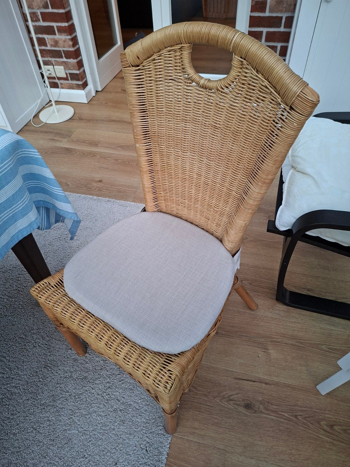 4 rotan stoelen met kussen, Huis en Inrichting, Ophalen