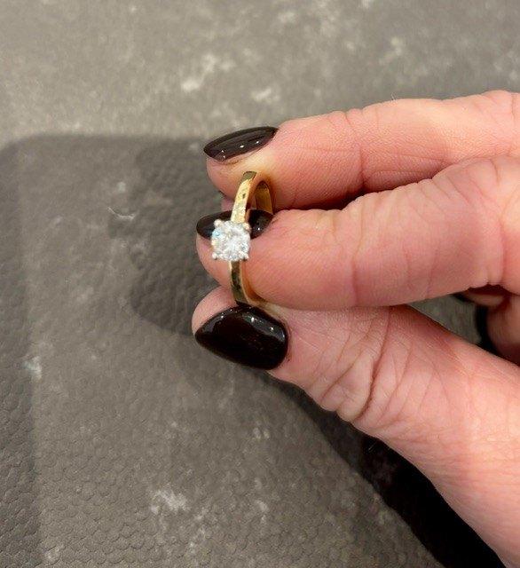Bague or 18 cts et diamant naturel, Neuf, Enlèvement ou Envoi, Or, Plus petit que 17