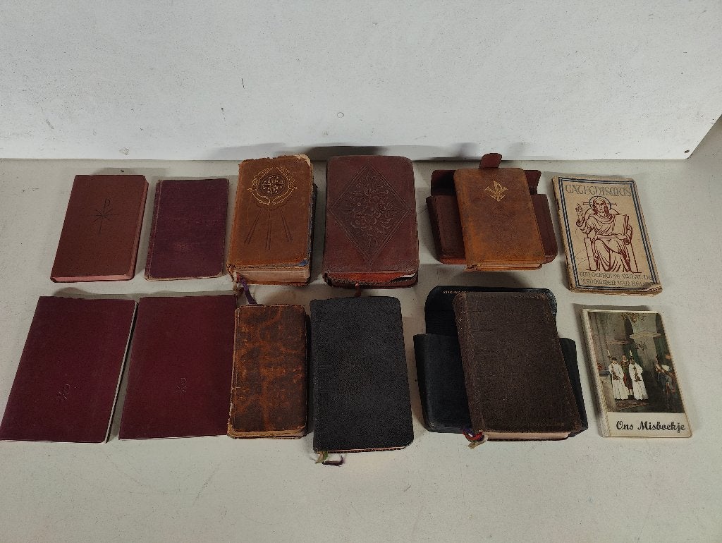 Verzameling oude katholieke kerkboeken - missalen, Ophalen of Verzenden