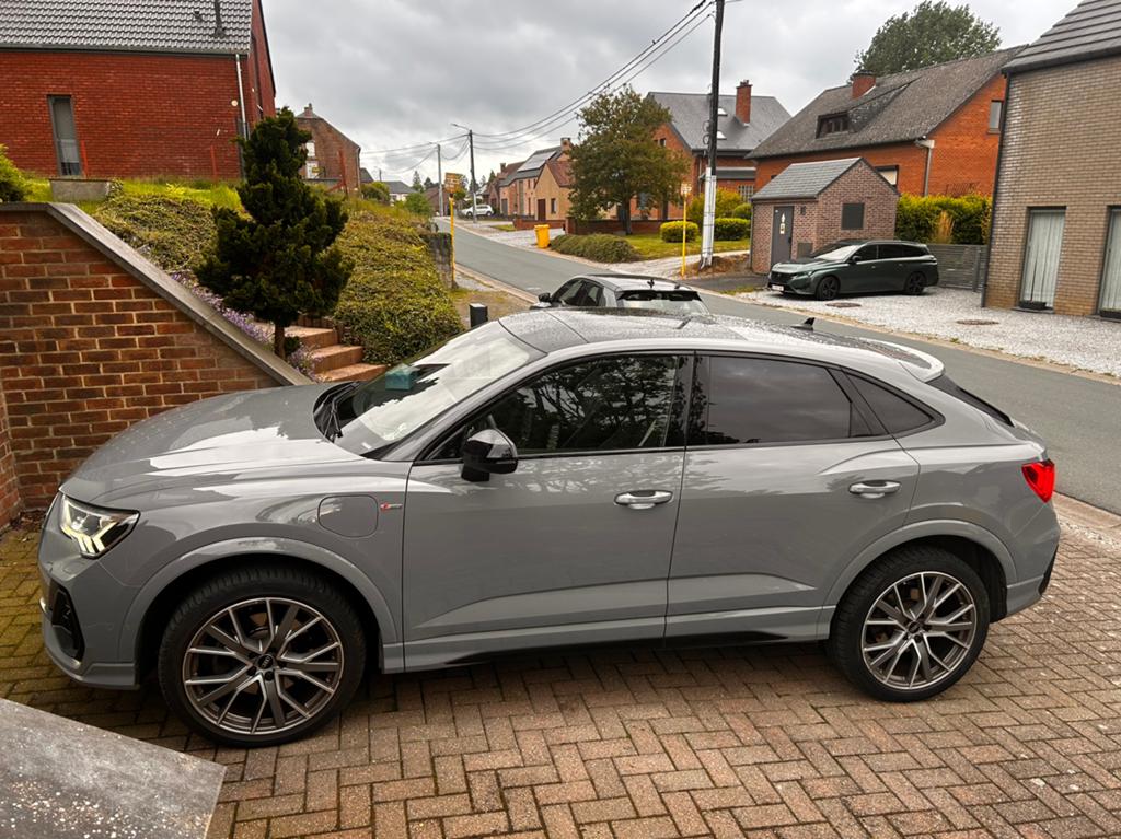 Audi Q3 sportback, Auto's, Automaat, Zwart, Parkeersensor, 5 zetels