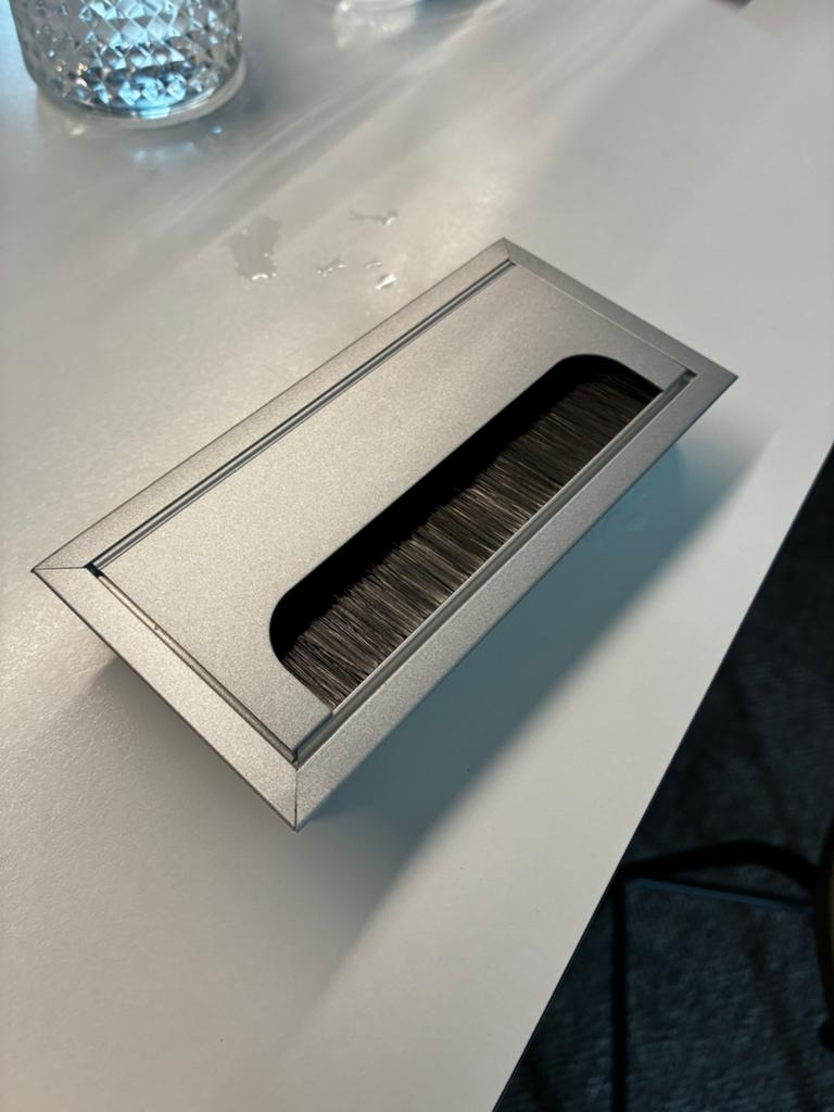 Kabel doorvoer voor bureautafels.(10 stuks), Bricolage & Construction, Quincaillerie & Fixations, Enlèvement ou Envoi, Comme neuf