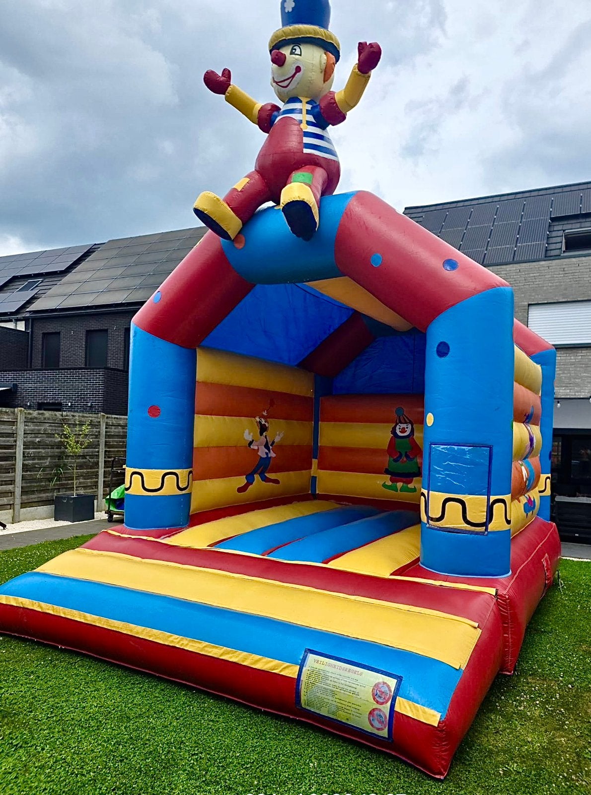 Circus Sprinkasteel Met Zittende Clown Met Blower, Hobby en Vrije tijd, Ophalen, Zo goed als nieuw