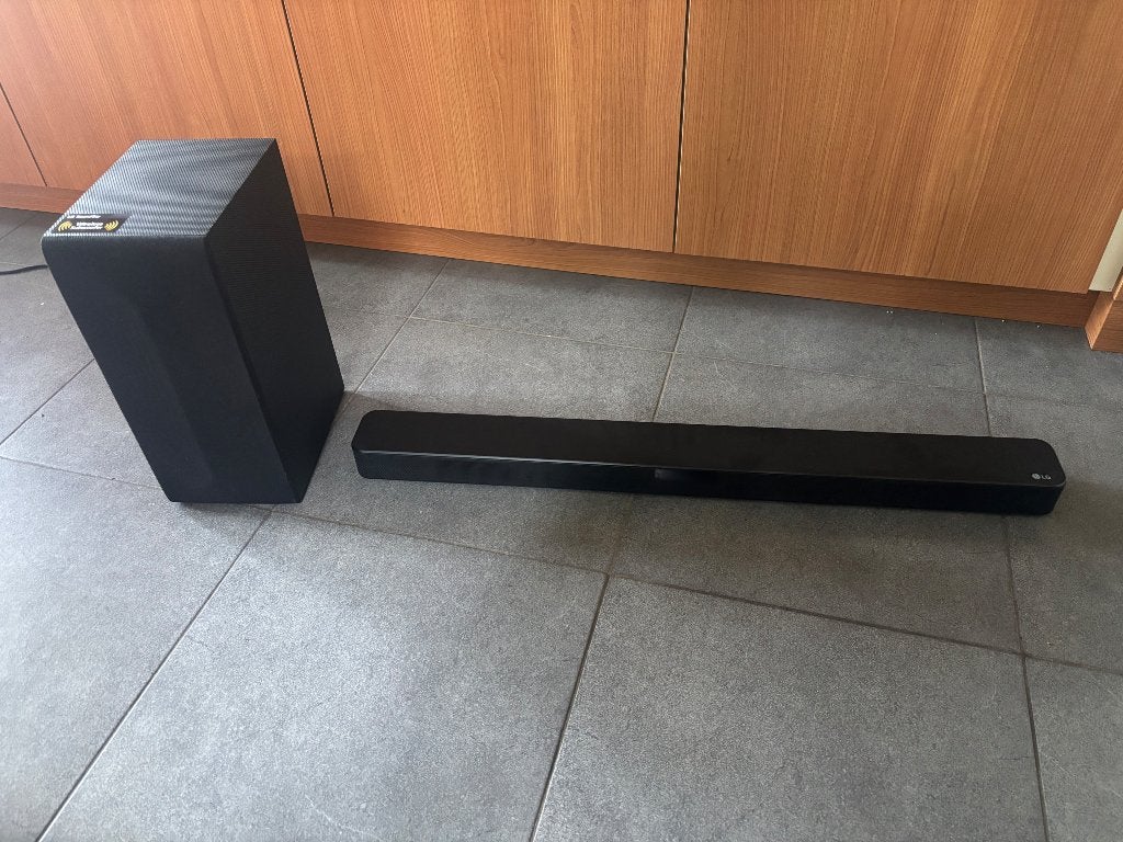 LG DSN4 soundbar + draadloze subwoofer 300W, Enlèvement, Utilisé