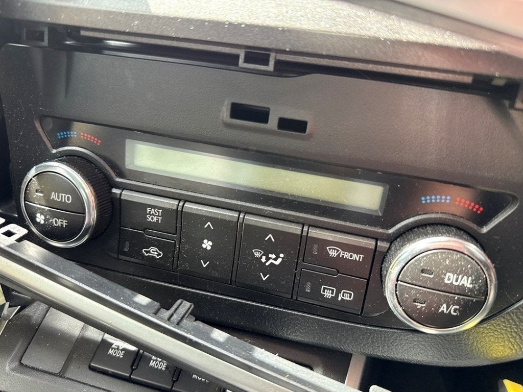 PANNEAU DE COMMANDE AIR CONDITIONNE Toyota (|5590002360C2|), Kundenbetreuung@toyota.de, Toyota, Utilisé, Toyota-Allee 2
50858  Köln, DE