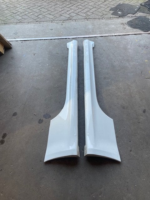 JUPE LATERALE ENSEMBLE Abarth 500 / 595 / 695 (01-2008/-), Taurusavenue 1
2132 LS  Hoofddorp, NL, Webaccessibility@stellantis.com