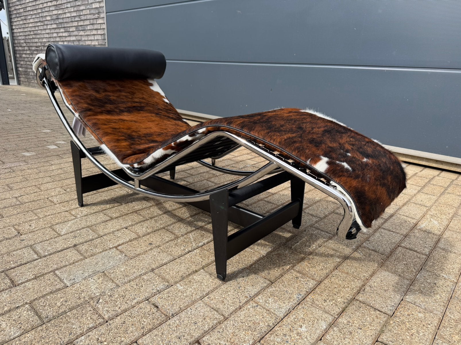 Peau de vache Cassina Lc4 Le Corbusier original Parfait état, Enlèvement ou Envoi, Sede artifort b&b italia knoll vitra togo eames møller wegner