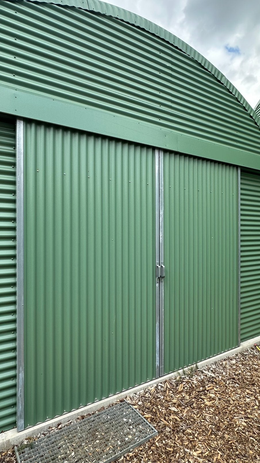 Vier schuifpoorten van boogloods te koop, Doe-het-zelf en Bouw, Gebruikt, Metaal, Ophalen, 75 tot 150 cm