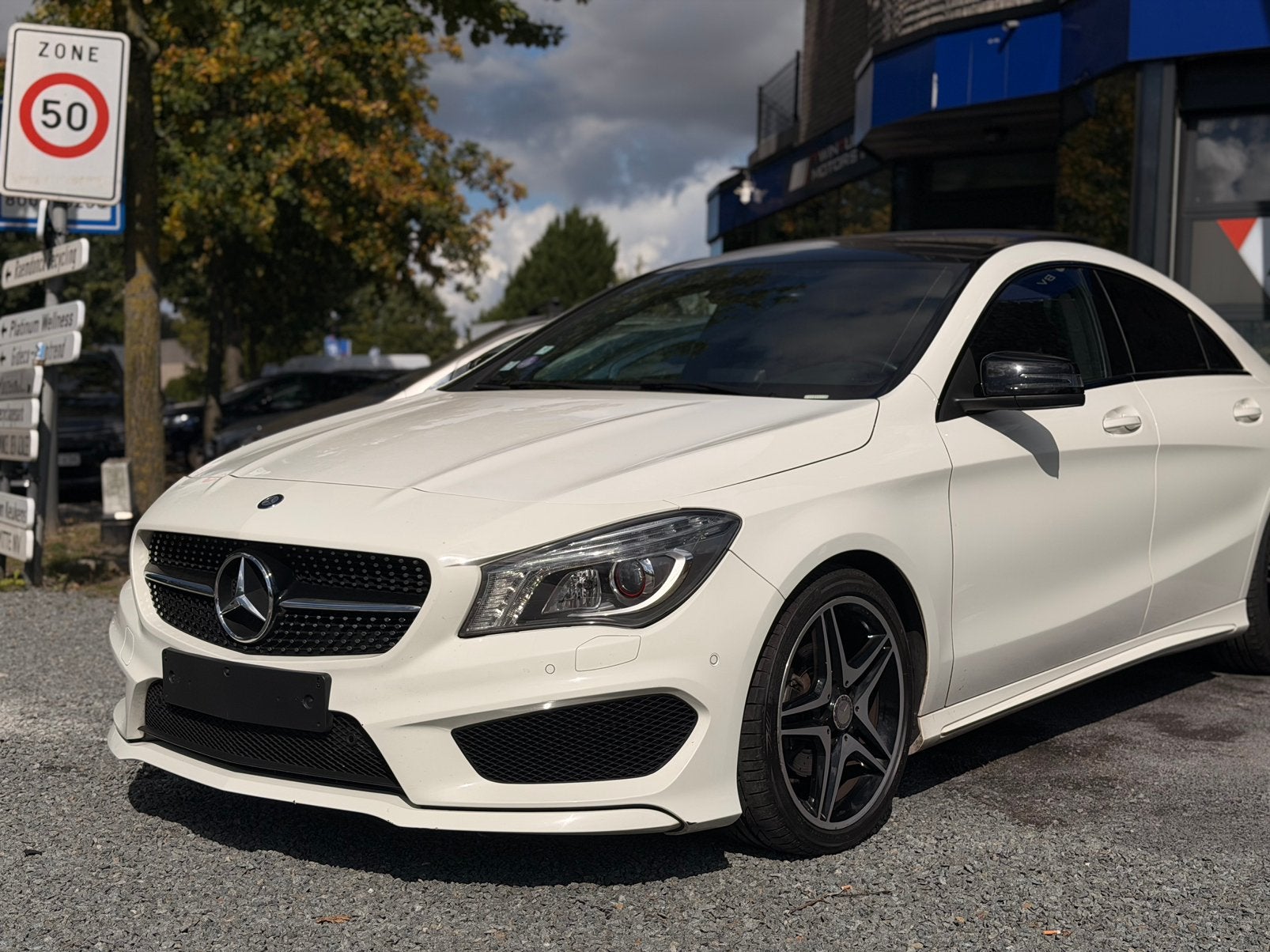 Mercedes Cla 180 AMG LINE 1 jaar garantie, Auto's, 4 cilinders, 1600 cc, Alcantara, Wit
