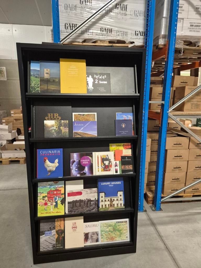 Bureaukast met boekenleggers vooraan, Ophalen