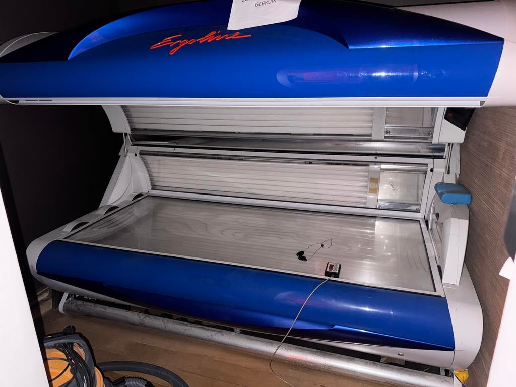 Zonnebank classic 600, Elektronische apparatuur, Zonnebanken en Gezichtsbruiners, Ophalen, Gebruikt, Zonnebank dubbelzijdig, 15 lampen of meer
