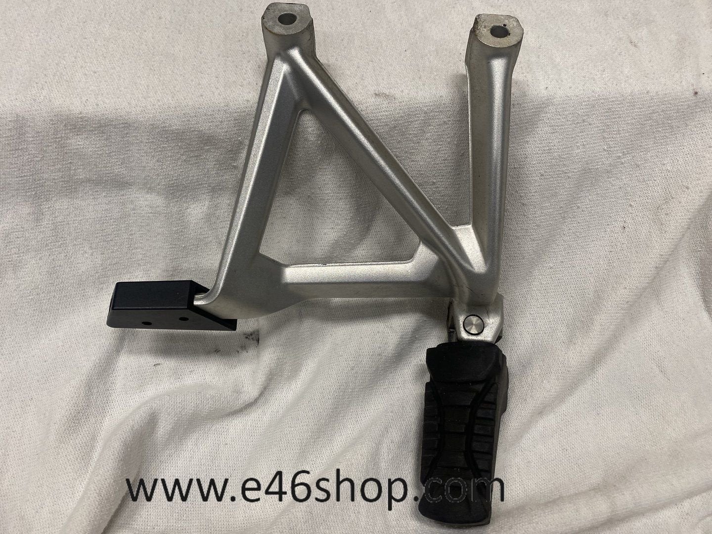 VOETSTEUN RECHTS ACHTER BMW R1200GS R1250GS  RECHTS ACHTER, -, Utilisé, -, -