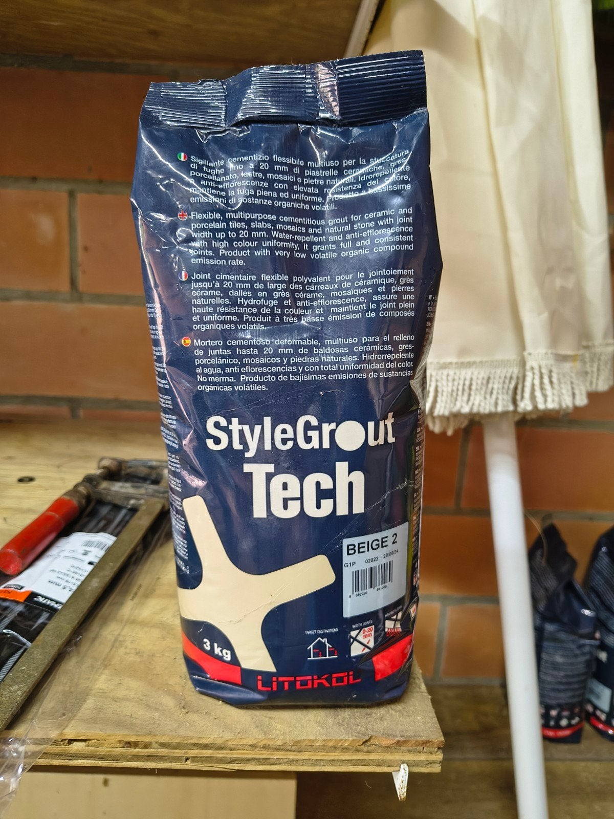 Stylegrout tech van Litokol, Ophalen