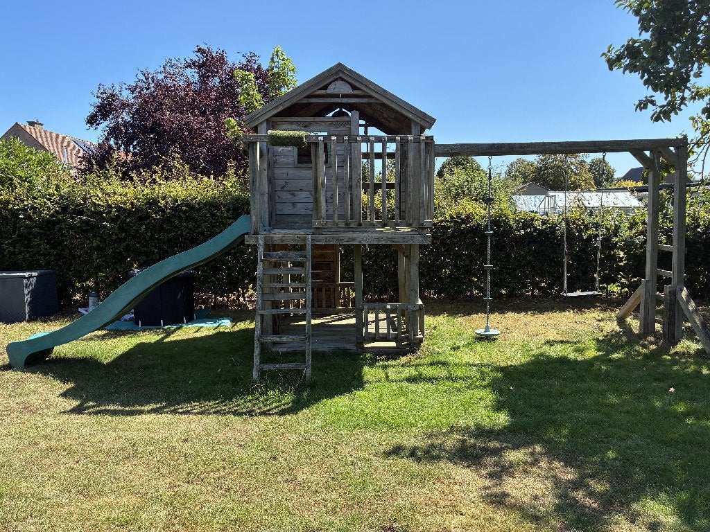 Houten speelhuisje met glijbaan, schommel en klimrek, Kinderen en Baby's, Ophalen, Gebruikt, Hout