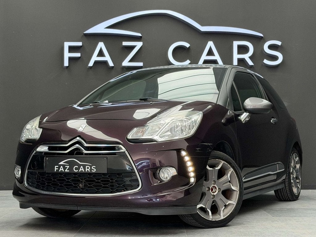 Citroën DS3 1.2 VTi So Chic * 1ER PROP + GPS + GARANTIE *, Auto's, Euro 5, Zwart, Alcantara, Bedrijf