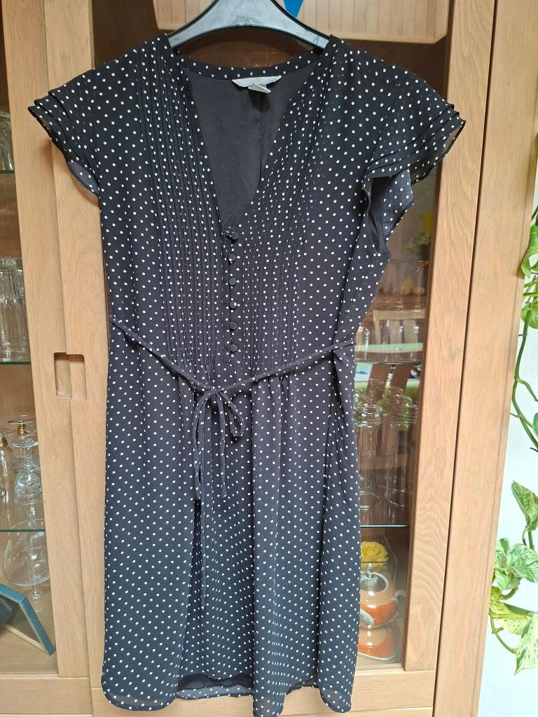 Zwart kleed met witte bolletjes ( Maat 38), Kleding | Dames, Jurken, Maat 38/40 (M), H&M, Zwart, Ophalen of Verzenden