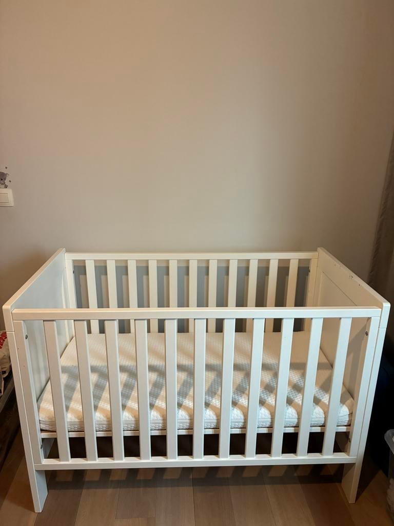 Babybedje + matras + hoeslaken aerosleep, Ophalen, Zo goed als nieuw