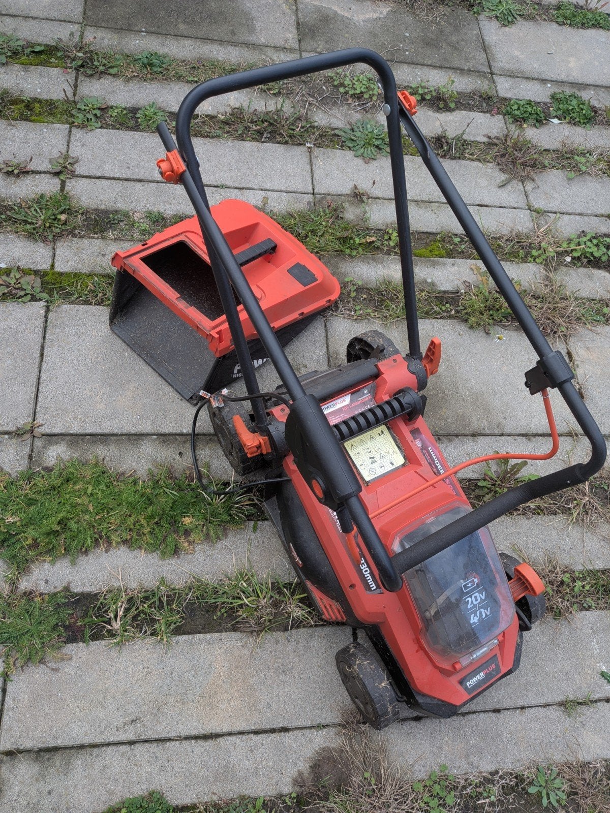 Grasmaaier op batterij 330mm, Tuin en Terras, Ophalen, Cirkelmaaier, Gebruikt, Accu-grasmaaier