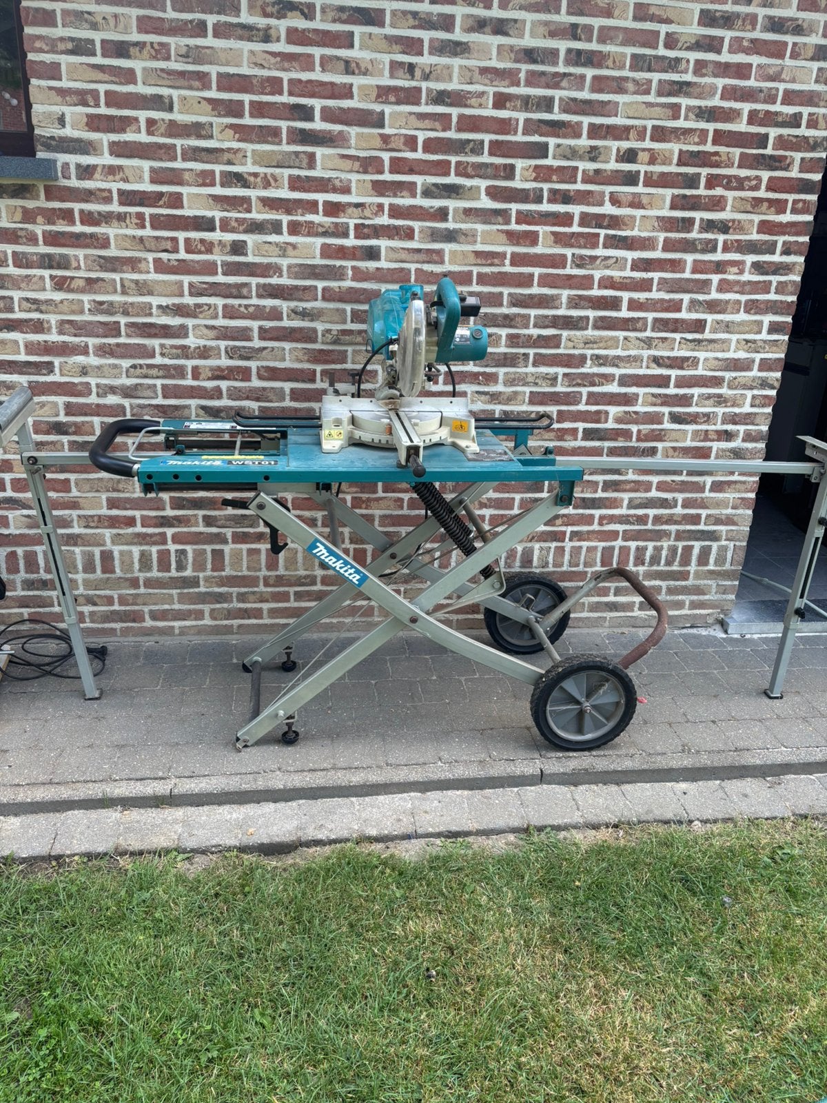 Zaagmachine makita, Doe-het-zelf en Bouw, Ophalen, Gebruikt, 600 tot 1200 watt, Afkortzaag