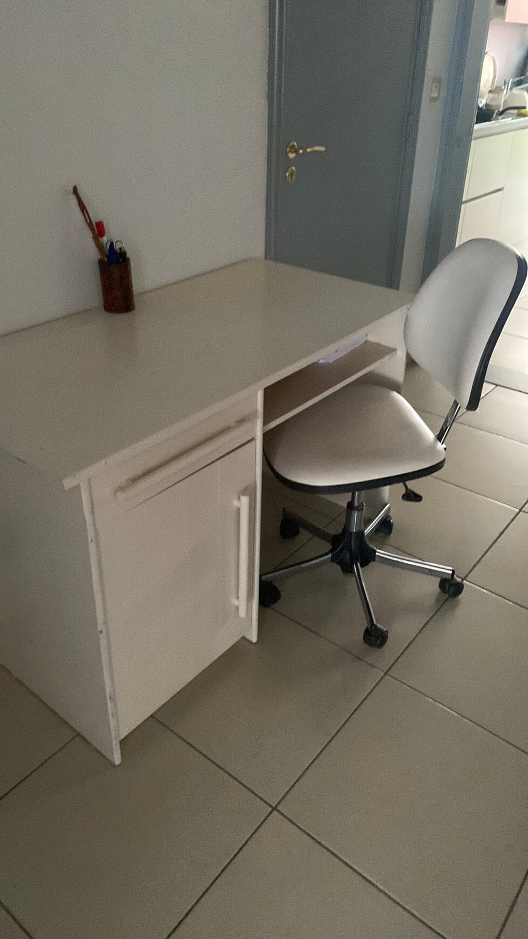 Bureau met stoel, Ophalen, Zo goed als nieuw