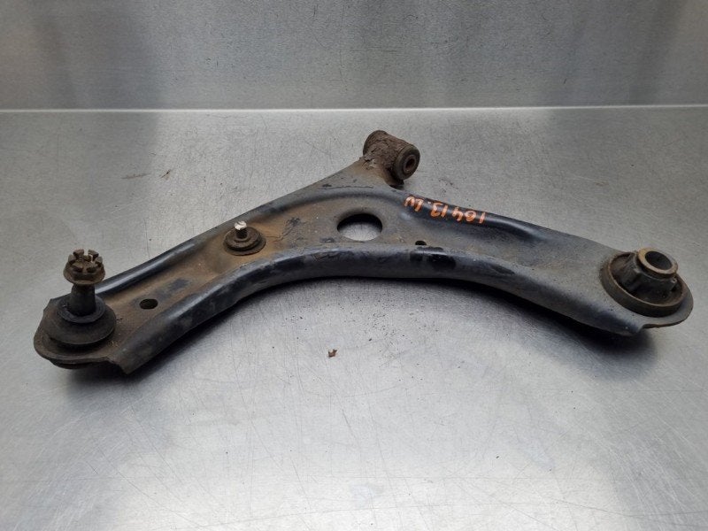 BRAS DE SUSPENSION AVANT GAUCHE INFERIEUR Toyota Aygo (B40), Utilisé, Toyota