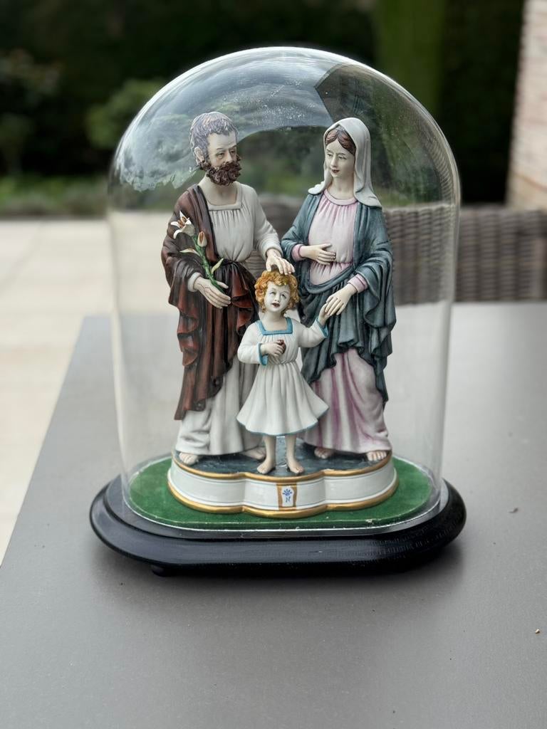 Familie beeld/ Heilig beeld onder glazen stolp, Ophalen, Zo goed als nieuw