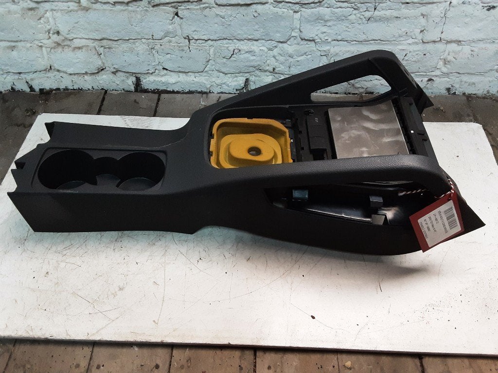 CONSOLE CENTRALE Volkswagen Golf V (1K1) (02-2001/12-2010), Volkswagen, Mevr. I. Hauben, Utilisé, Rue de l'Espoir 34 34
4030  GRIVEGNÉE, BE