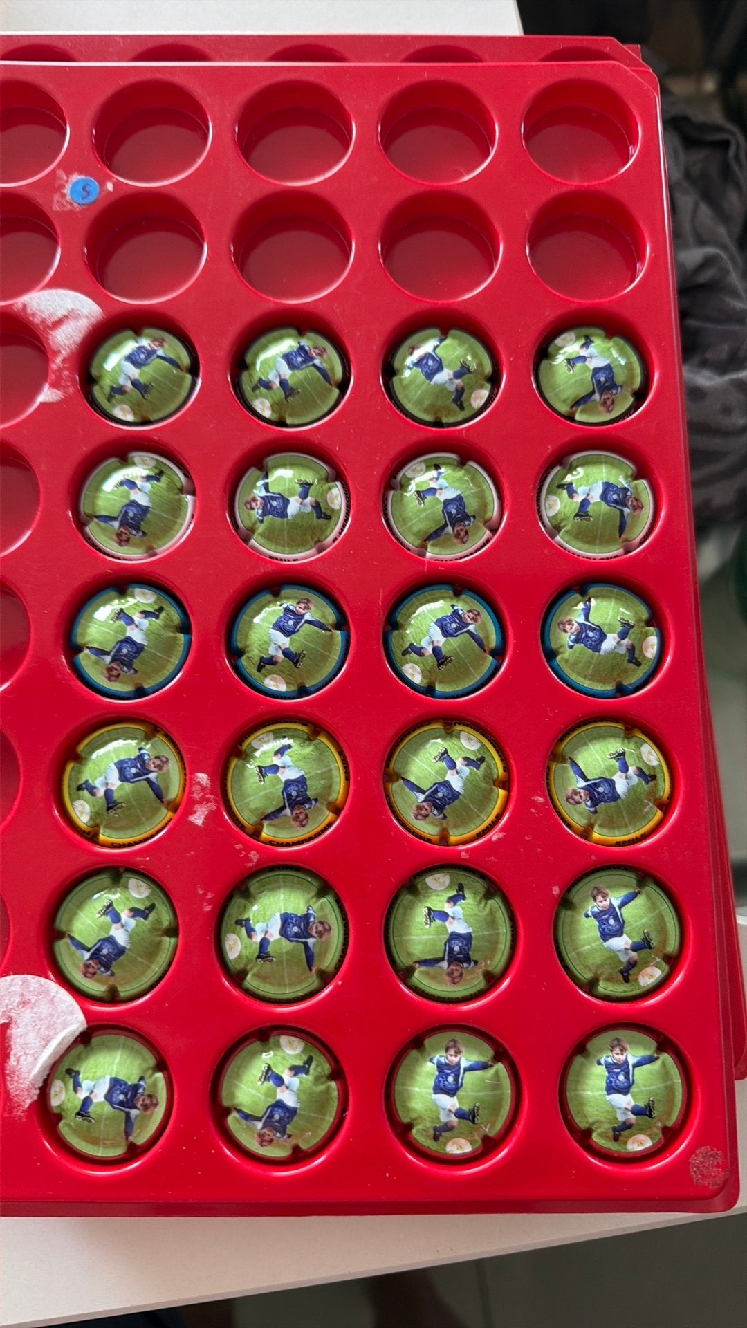 Belgische champagne capsules B.Hennequin, Enlèvement