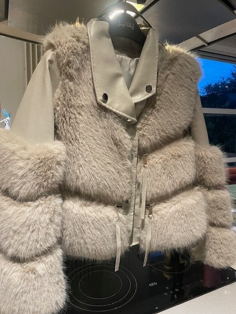 Winterjas/namaakleder grijs S/M  HELEMAAL NIEUW, Kleding | Dames, Ophalen of Verzenden, Nieuw, Maat 38/40 (M), Grijs