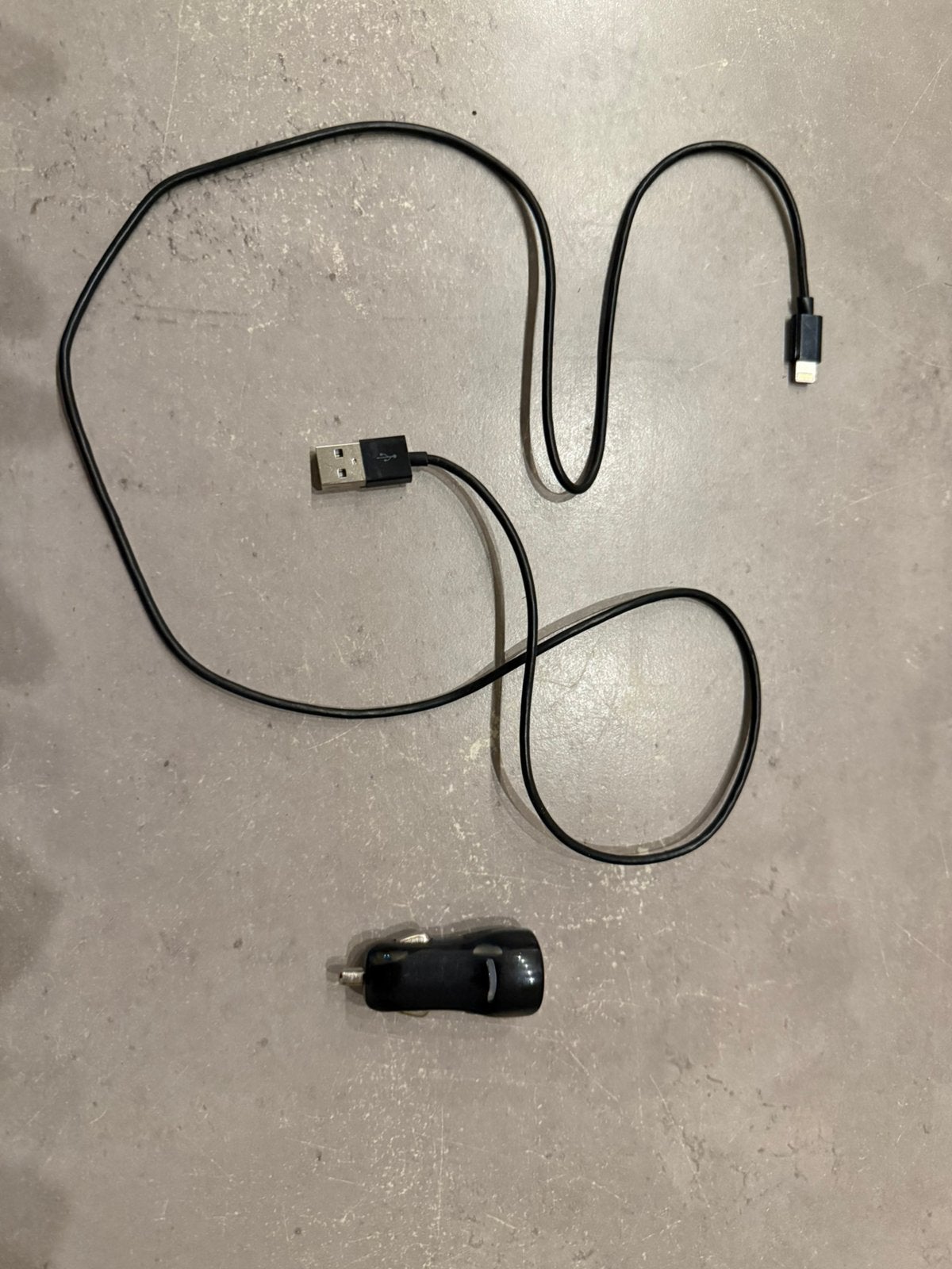 Câble Lightning vers USB avec chargeur de voiture, Enlèvement ou Envoi, Comme neuf, Chargeur de voiture