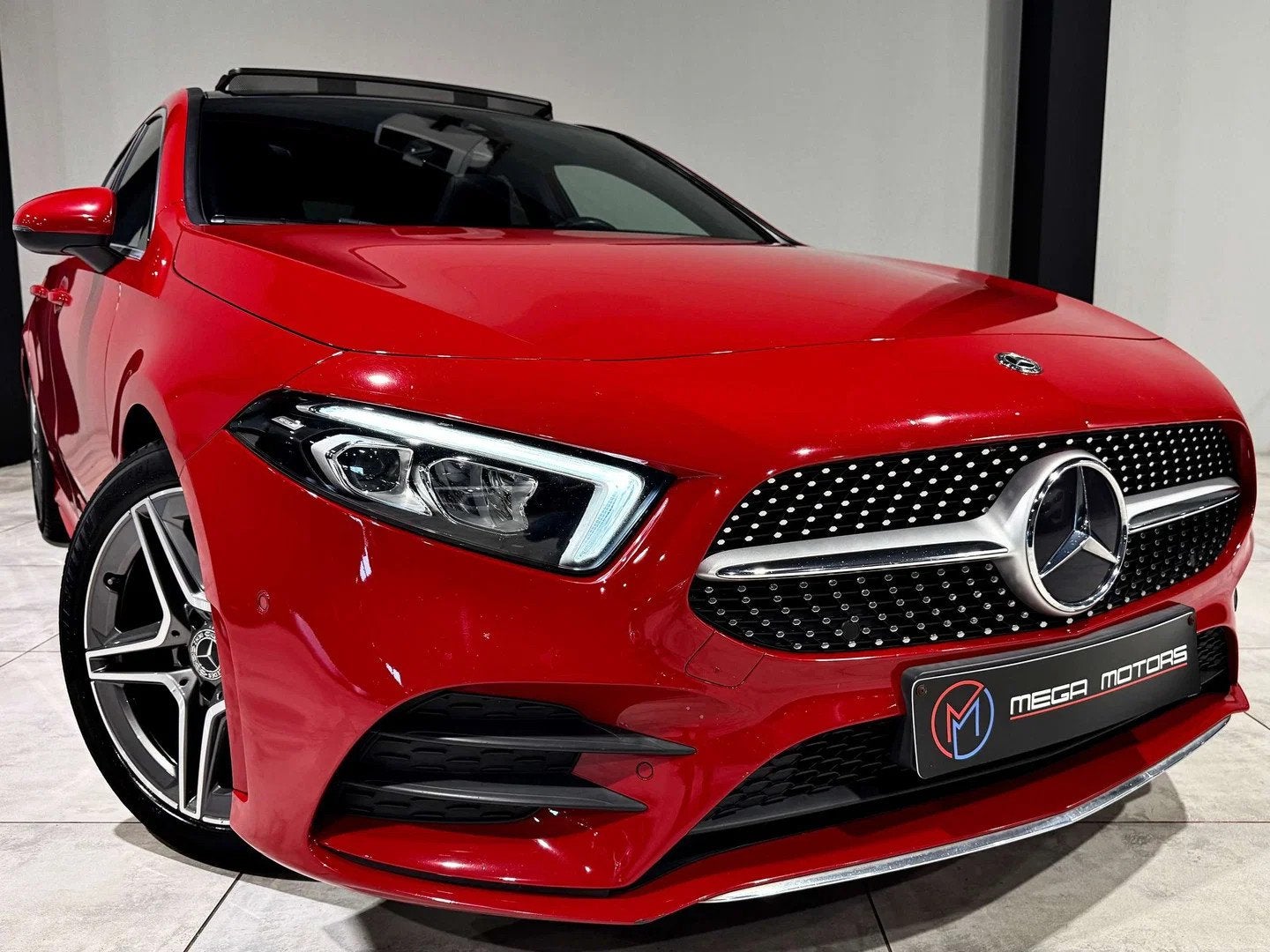 Mercedes-Benz A-CLASS 200 163CV PACK AMG" PANO CARPLAY CAMER, Auto's, 1355 kg, Panoramadak, Gebruikt, 4 cilinders