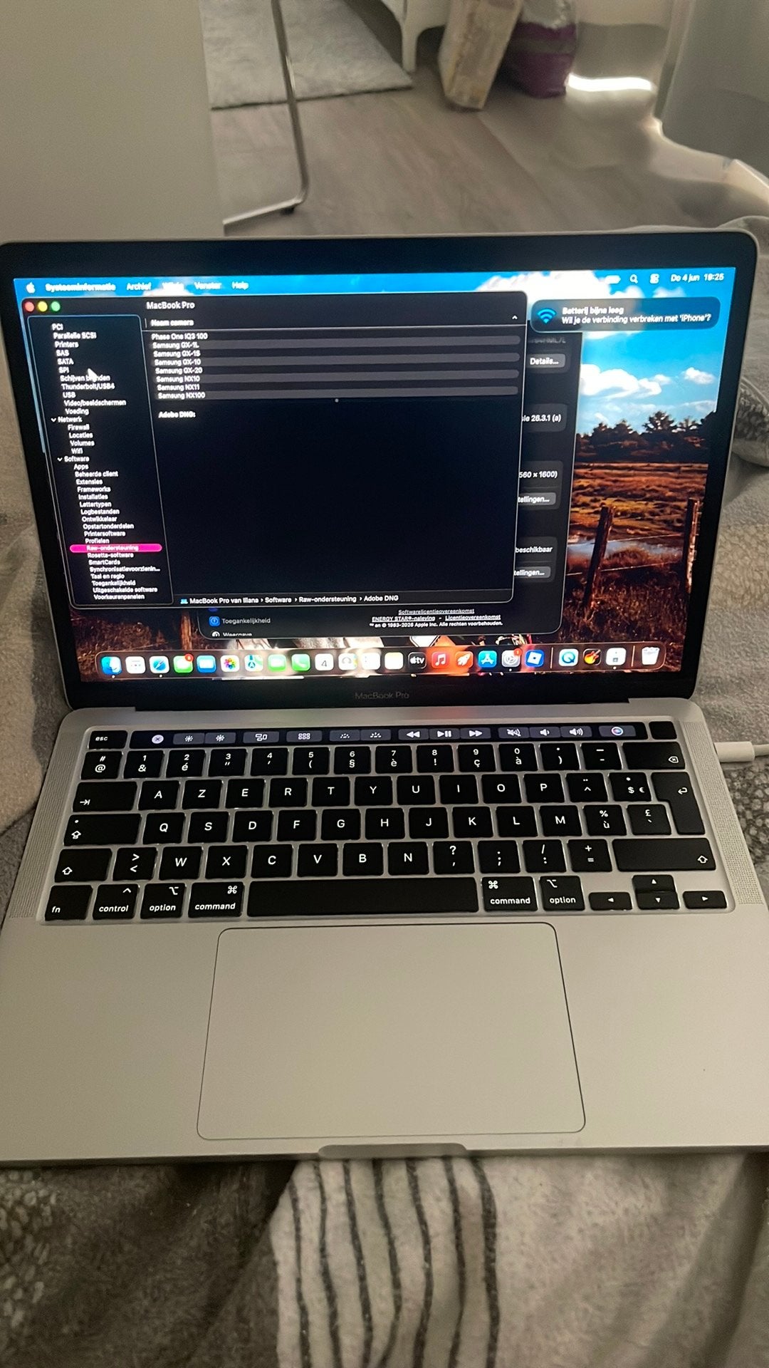 Macbook pro 13inch 2020 met touchbar, Computers en Software, Apple Macbooks, Ophalen, Zo goed als nieuw, MacBook