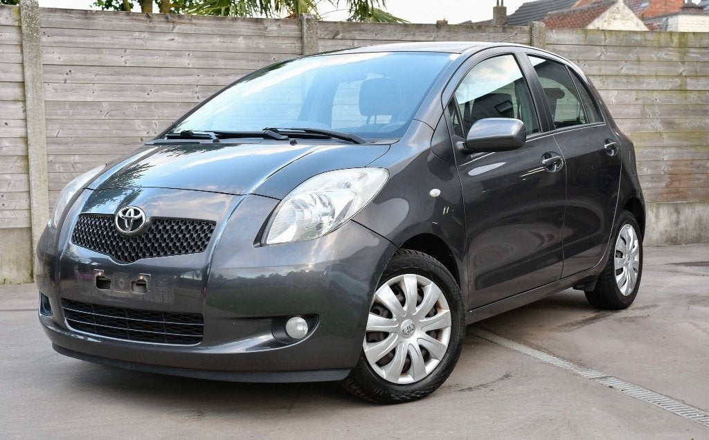Toyota Yaris 1.33 VVTI *Boite Auto*, Argent ou Gris, Achat, 1298 cm³, Système audio