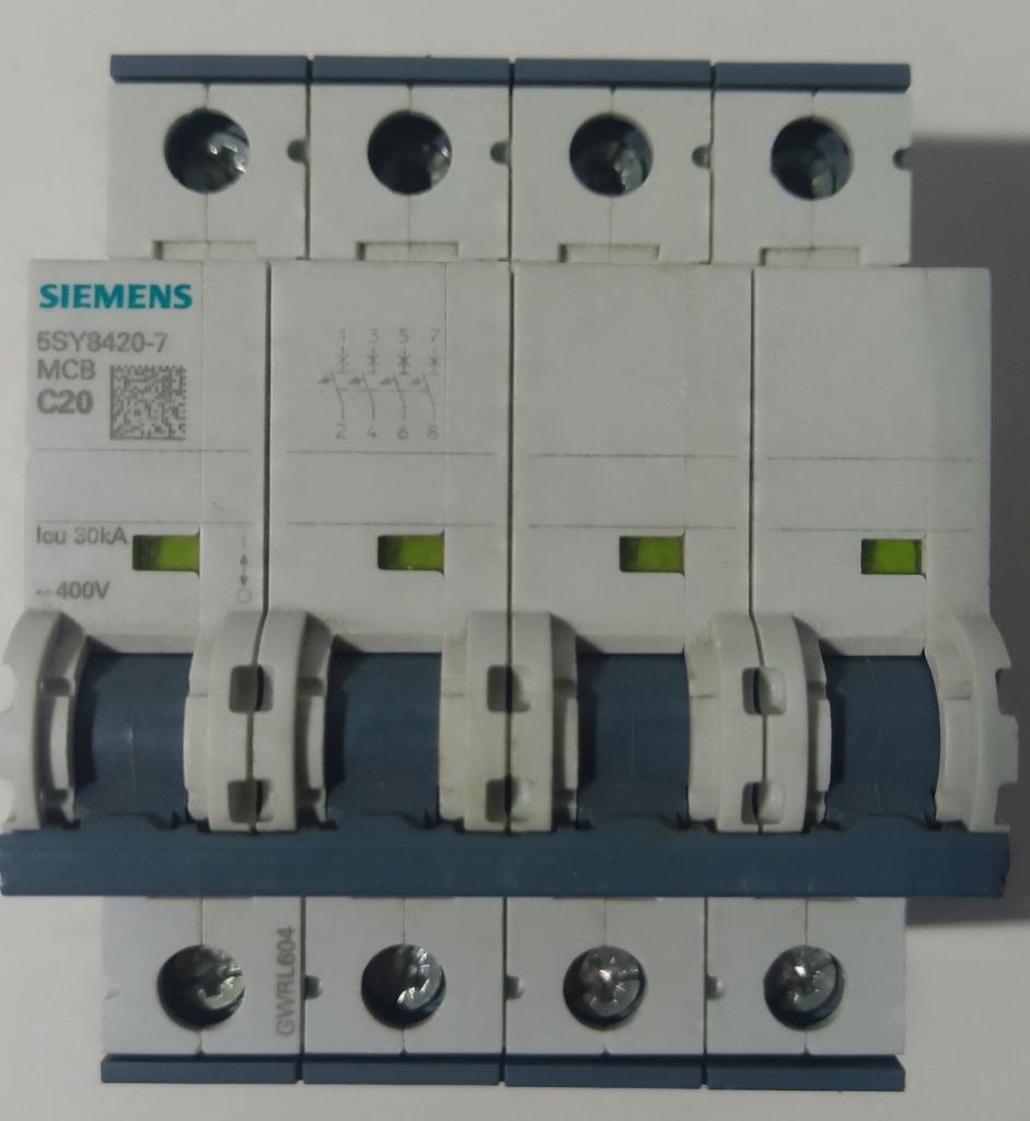 Siemens 5SY8420-7 Automaat C20 4-polig zekering 13 stuks, Doe-het-zelf en Bouw, Elektriciteit en Kabels, Zo goed als nieuw, Overige typen