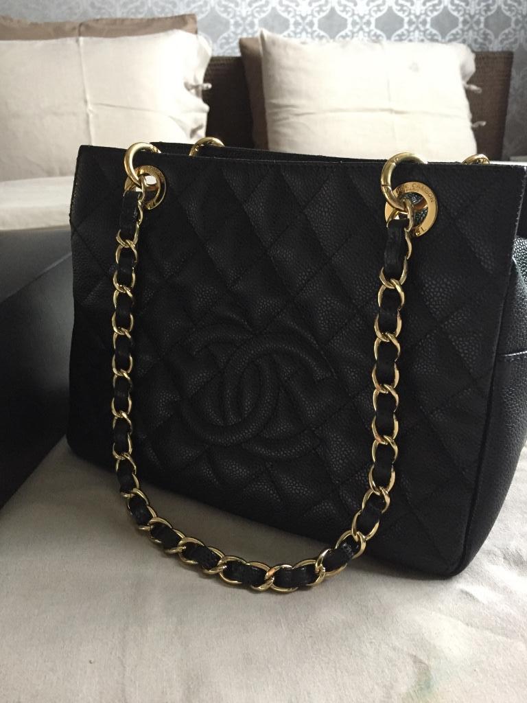 Chanel petite timeless tote, Handtassen en Accessoires, Tassen | Damestassen, Zo goed als nieuw, Handtas, Zwart, Ophalen