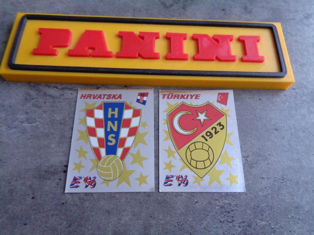 PANINI VOETBAL STICKERS EURO 96 EK EMBLEMEN 2X BADGES nieuwe, Ophalen of Verzenden