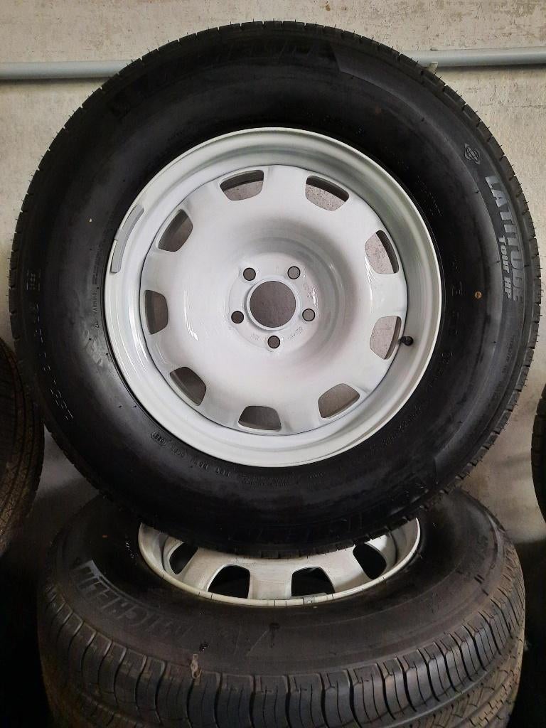 5 jantes blanches Land Rover + pneus Michelin Latitude, Autos : Pièces & Accessoires, Pneus & Jantes, Pneus et Jantes, 245 mm
