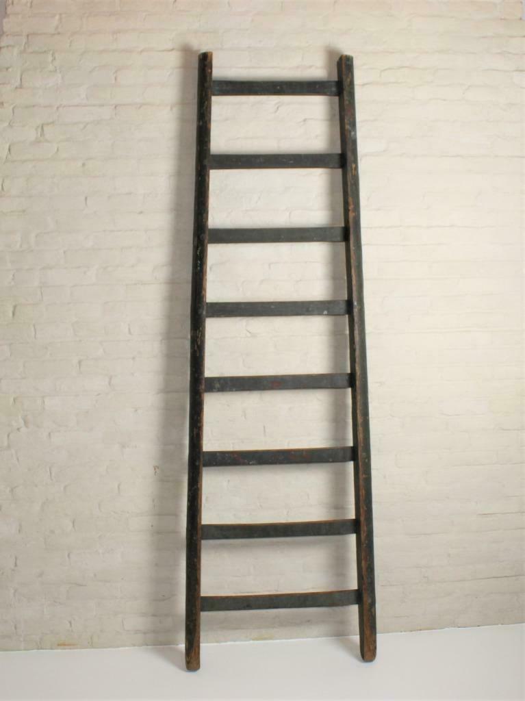 stevige oude houten ladder, Ophalen