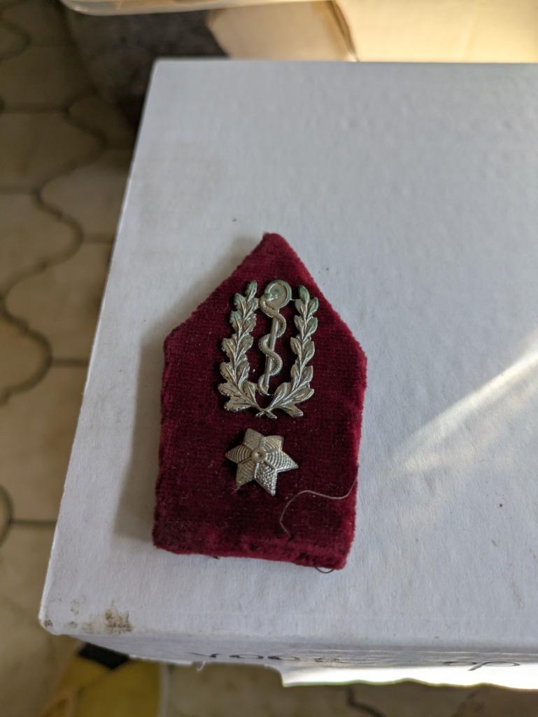 Medische dienst adjudant, Ophalen of Verzenden, Overige soorten, Embleem of Badge
