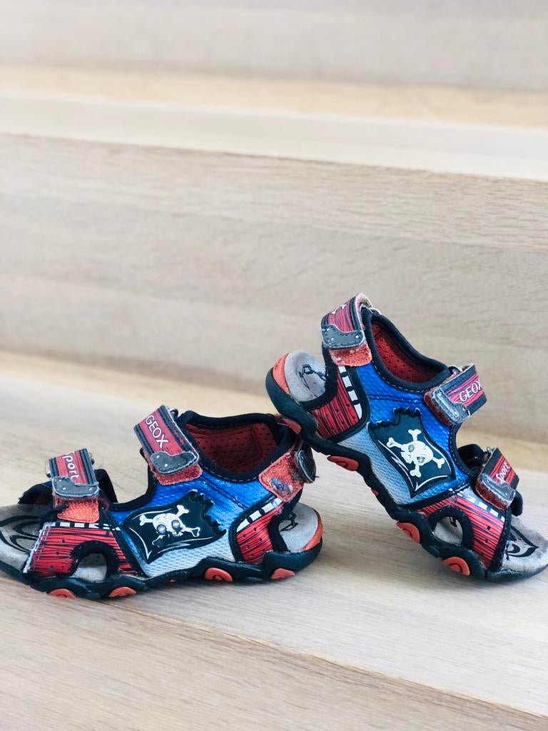 Sandalen GEOX met lichten voor jongens maat 25, Sportschoenen, Ophalen of Verzenden, Zo goed als nieuw, Jongen