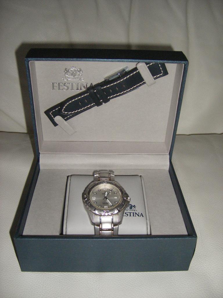 Montre "FESTINA"., Handtassen en Accessoires, Horloges | Heren, Zo goed als nieuw, Polshorloge, Staal, Staal, Ophalen
